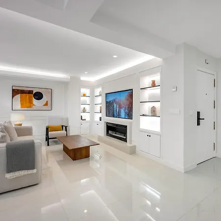 Picasso 2 Royal 아파트 *