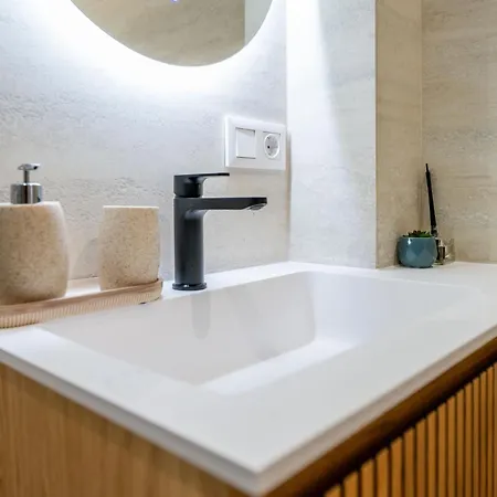 Picasso 2 Royal 아파트 *